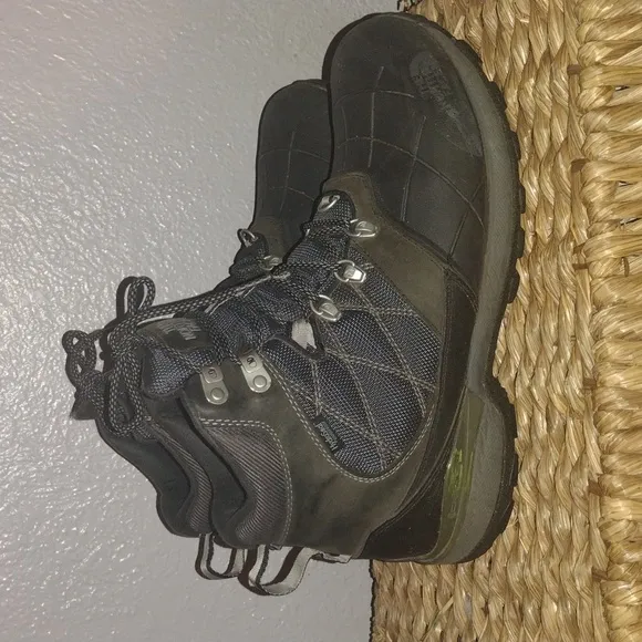 The North face Men's Snowsquall Mid Winter Boot Hydroseal Waterproof 12