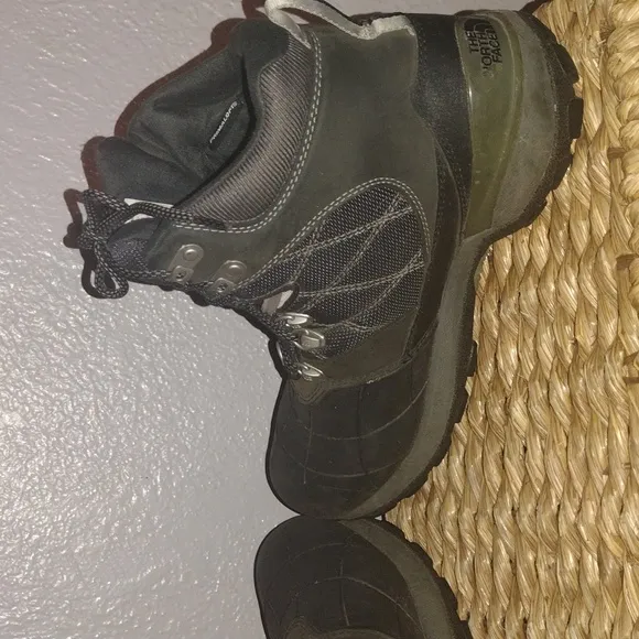 The North face Men's Snowsquall Mid Winter Boot Hydroseal Waterproof 12