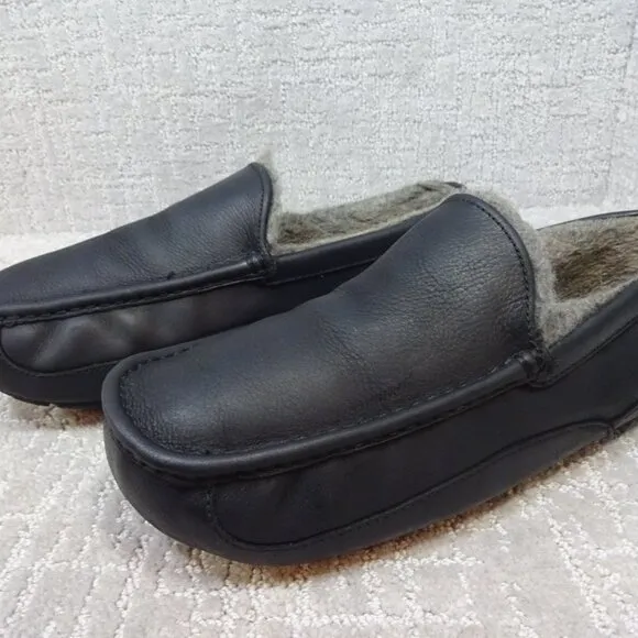Ugg Ascot Mens Size 12 US Black Leather Sheepskin Slipper Moccasin 1103889W