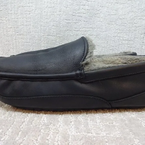 Ugg Ascot Mens Size 12 US Black Leather Sheepskin Slipper Moccasin 1103889W