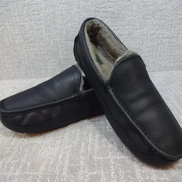 Ugg Ascot Mens Size 12 US Black Leather Sheepskin Slipper Moccasin 1103889W