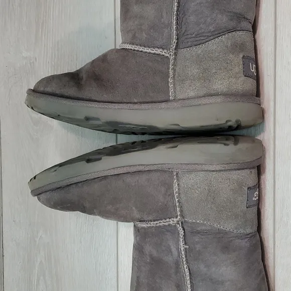Ugg Australia Kids Girls Bailey Button Leather Sheepskin Boots shoes sz 3