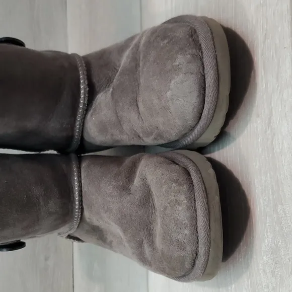 Ugg Australia Kids Girls Bailey Button Leather Sheepskin Boots shoes sz 3