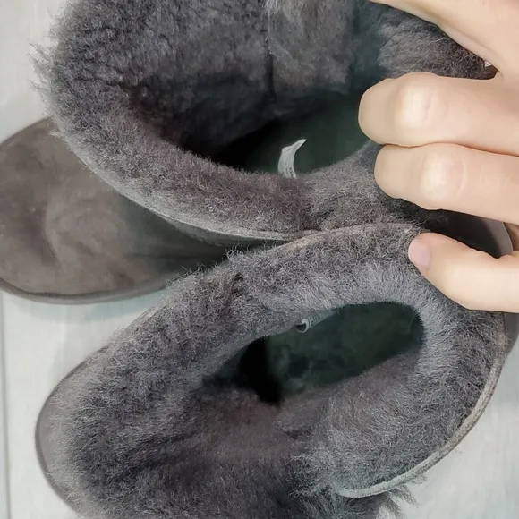 Ugg Australia Kids Girls Bailey Button Leather Sheepskin Boots shoes sz 3