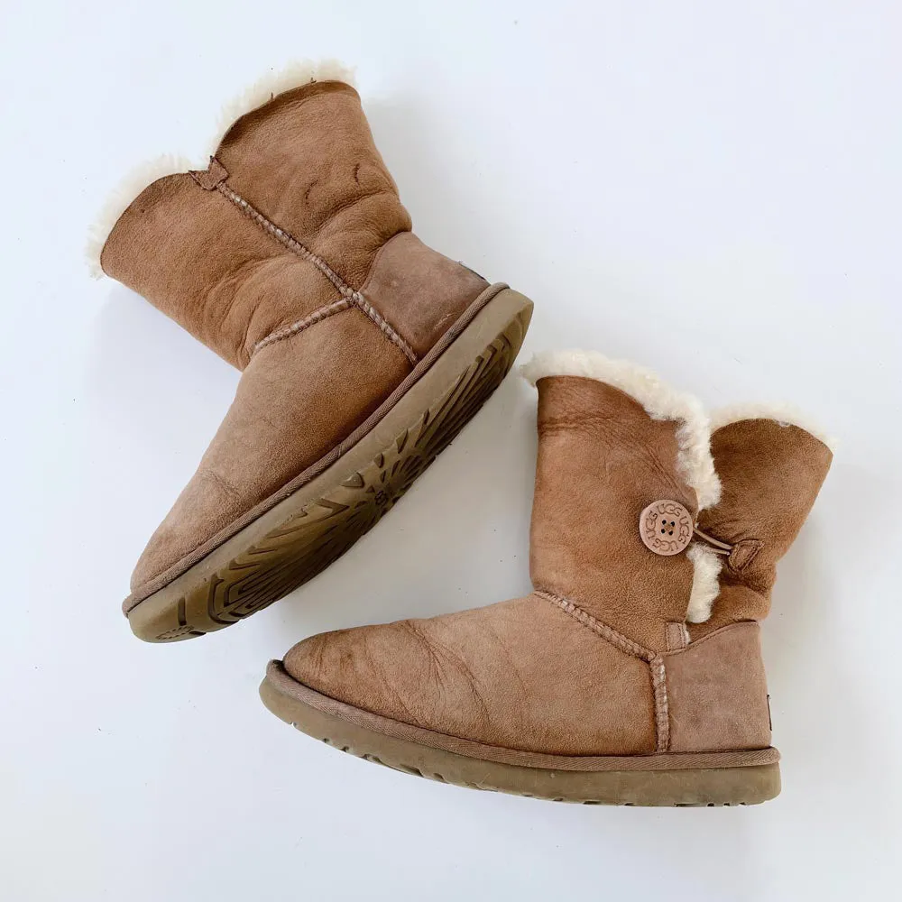 ugg bailey button chestnut short sheepskin boots