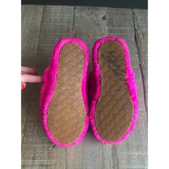 UGG Fluff Yeah big kid's girl pink slide sandal logo strap size 5