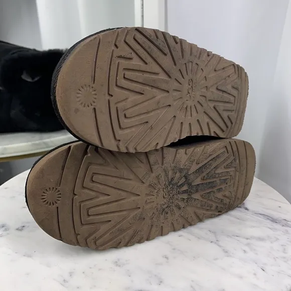 UGG Girls Black Bow Sheepskin Boots 🐑✨
