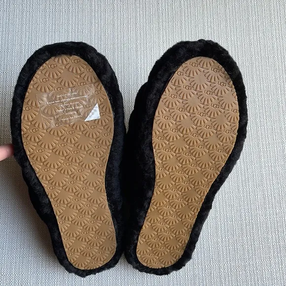 UGG K Fluff Yeah Slide Sandal - BLACK - BIG KIDS SIZE 6 / EU 38